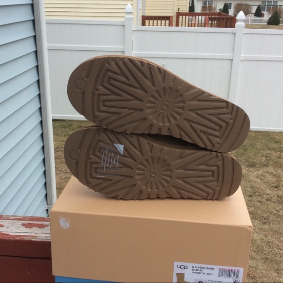 UGG CLASSIC SHORT 40:40:40 - Picture 5 of 8